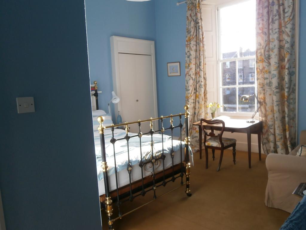 Winter Cherry Bed & Breakfast Edinburgh Room photo